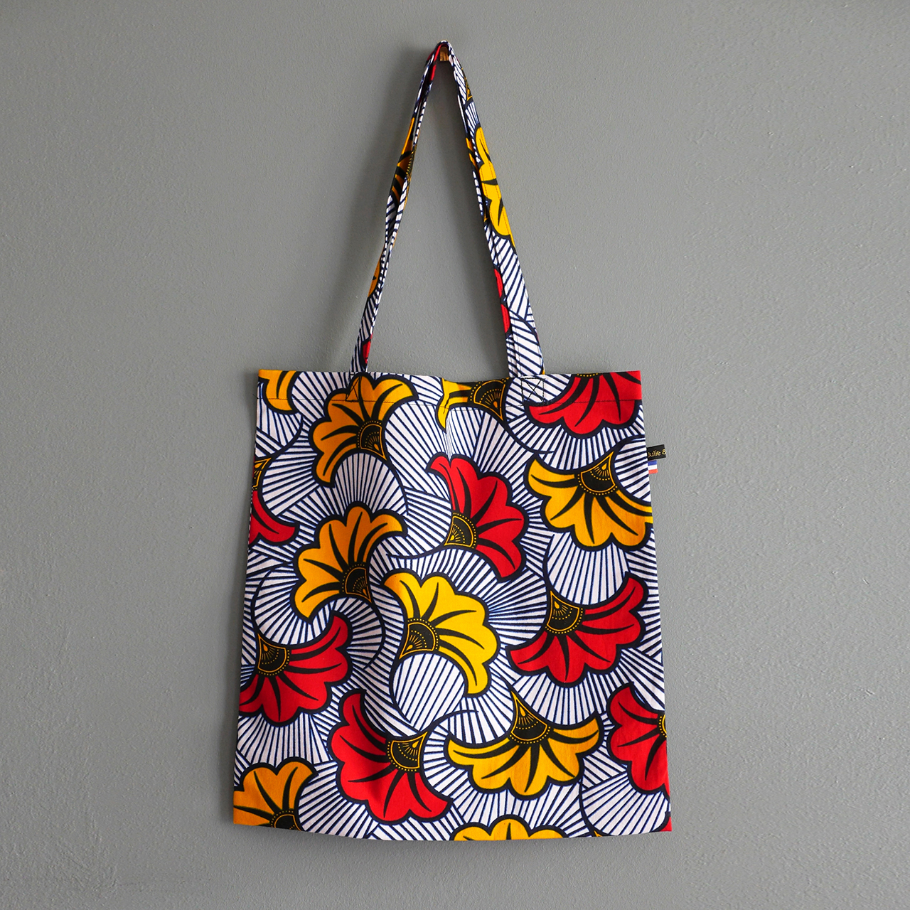 Tote bag sac course tissu wax africain fleurs de mariage rouge jaune handmade fait main cabas plage été 2024 - Julie & COo